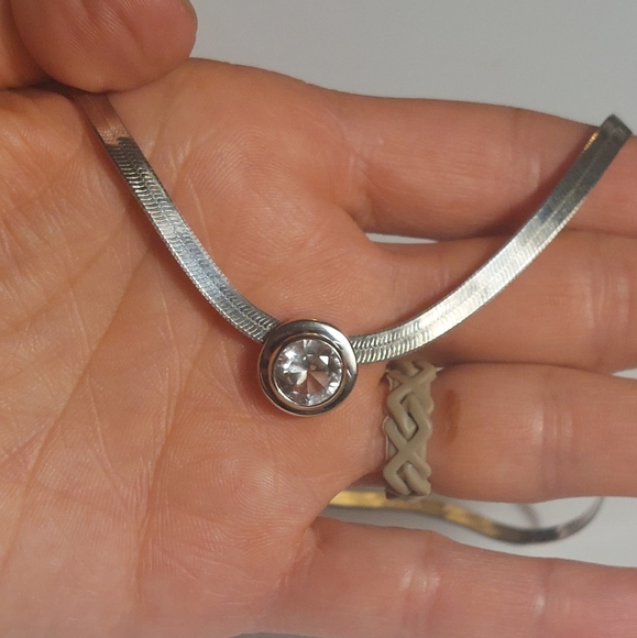 Sterling Silver Herringbone Chain and Round CV Pendent - Picture 2 of 8